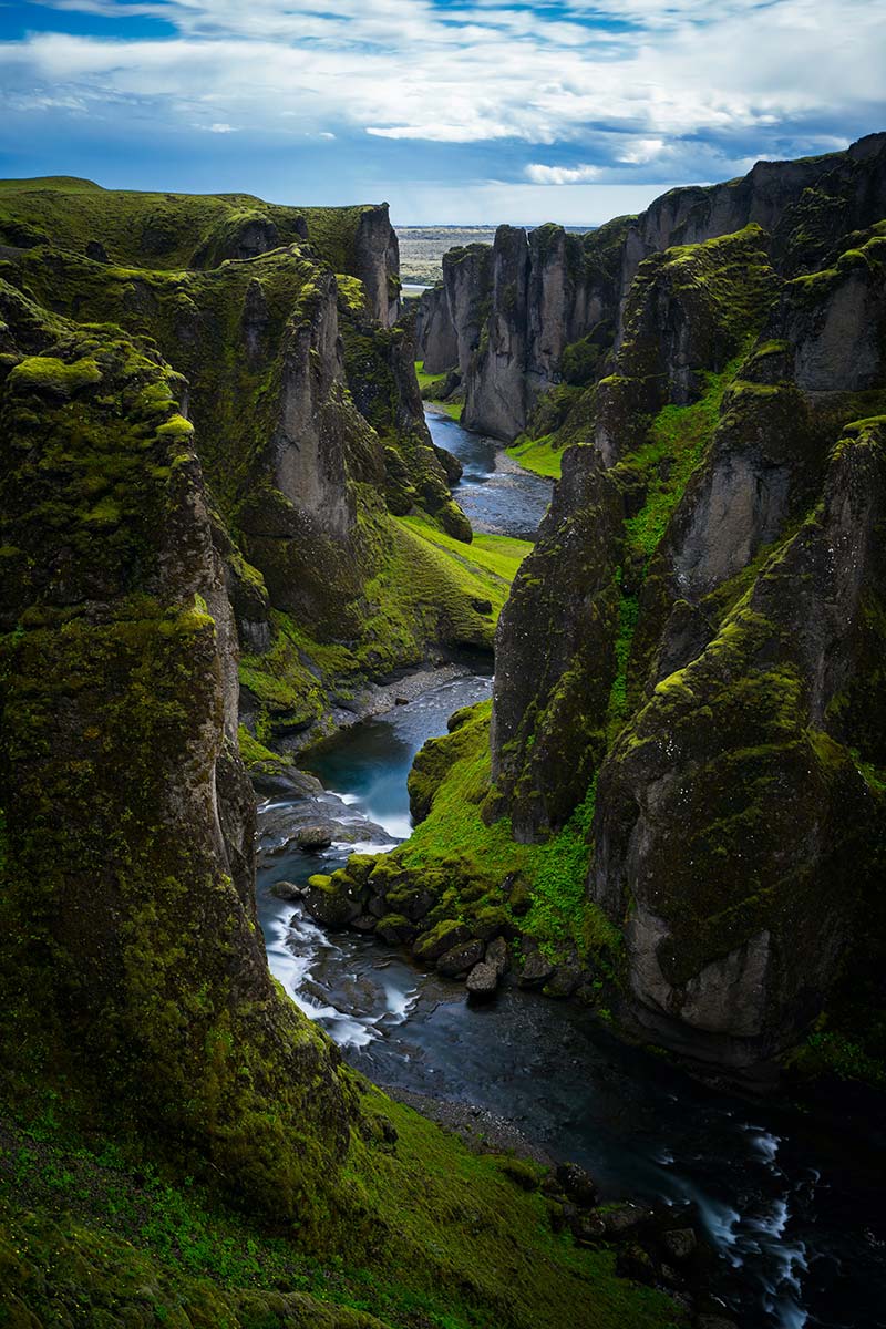 Canyon Fjaðrárgljúfur in Islanda