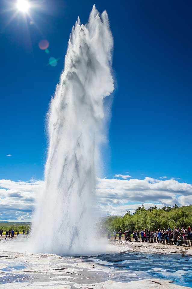 Strokkur e i Geyser in Islanda nell'area geotermica di Haukadalur